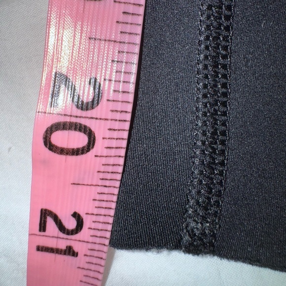 NIKE DriFit Epic LUX black Capri Leggings women’s size medium - side pockets - Picture 14 of 17